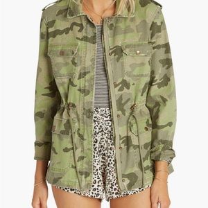 Billabong Camo Jacket size small. Excellent condition.